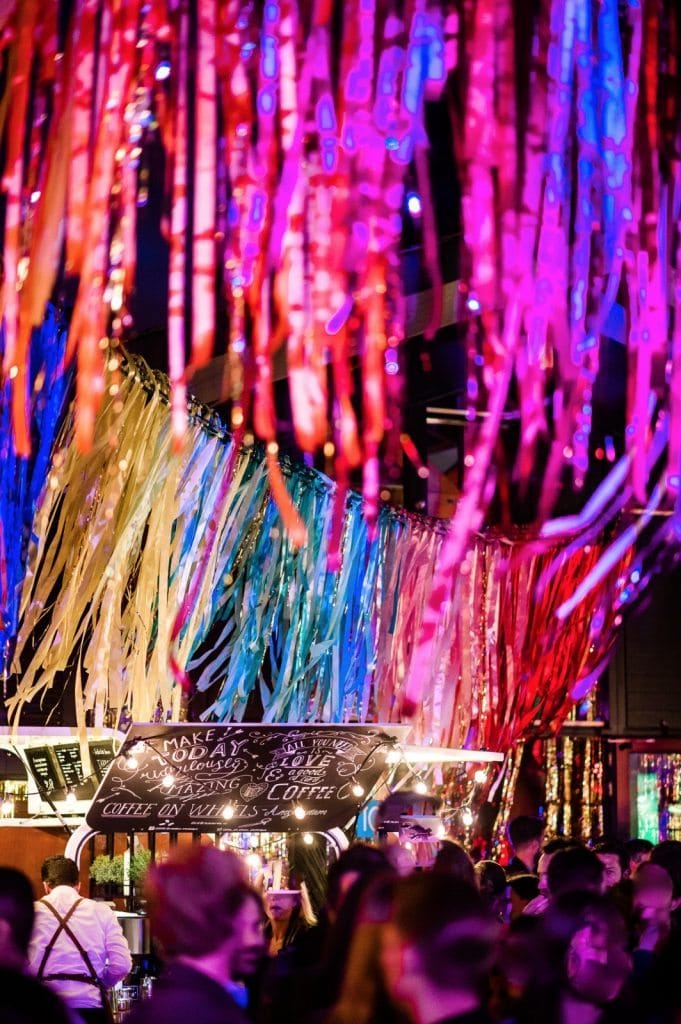 Kleurrijke slingers en verlichting van Eventbuddies
